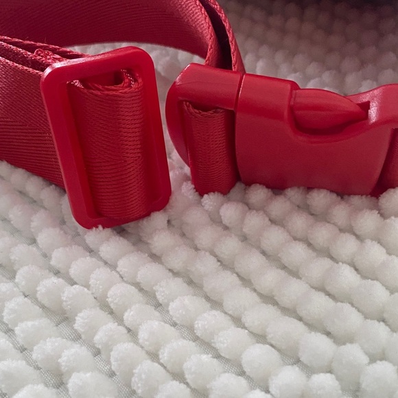 Andrew Marc New York Red Quilted Crossbody Bag - Picture 4 of 9